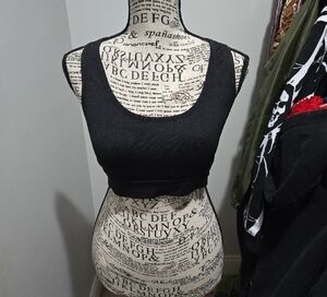 Black Fitted Sleeveless Crop Tank Top